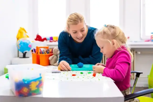 Zajęcia z wczesnego wspomagania rozwoju dziecka – jak pomóc maluchowi?