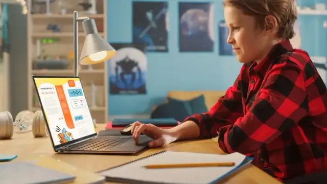 Czy uczniowie dostaną laptopy? Nowe zasady programu Cyfrowy Uczeń