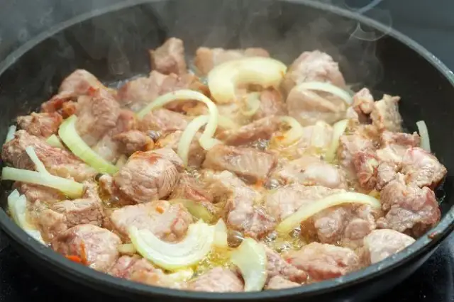 Jak zrobić świeżonkę z mięsa wieprzowego - tradycyjny przepis na smaczne danie