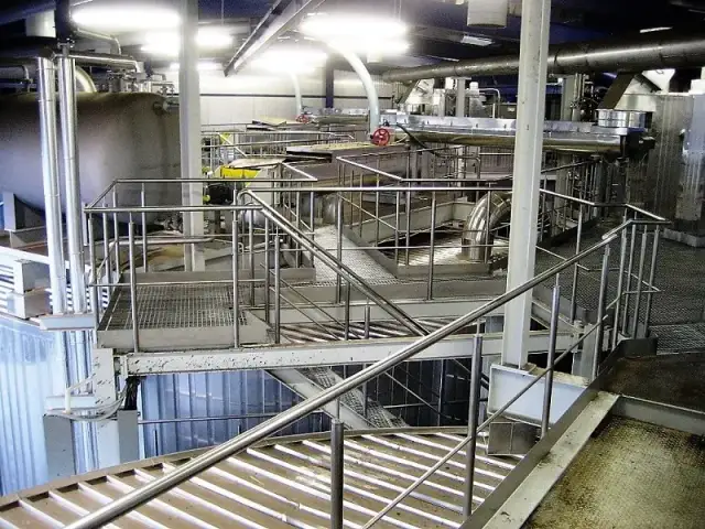 Jak skutecznie czyścić balustrady ze stali nierdzewnej bez uszkodzeń