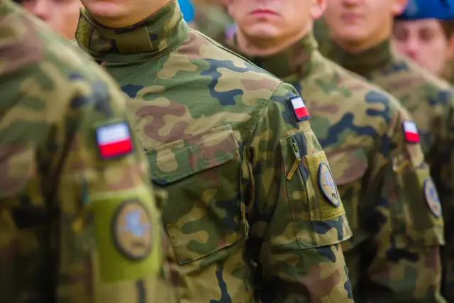 Służba przygotowawcza ile płacą? Oto zaskakujące wynagrodzenia!