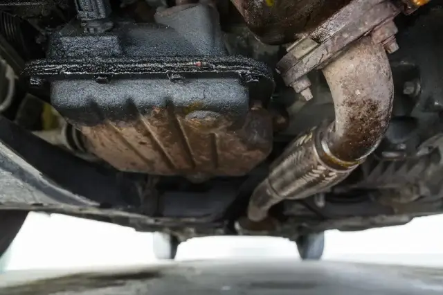 Perte d'huile moteur : Diagnostic précis, causes et coûts de réparation