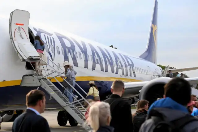 Ile trwa lot z Krakowa do Paryża? Poznaj sekrety podróży samolotem