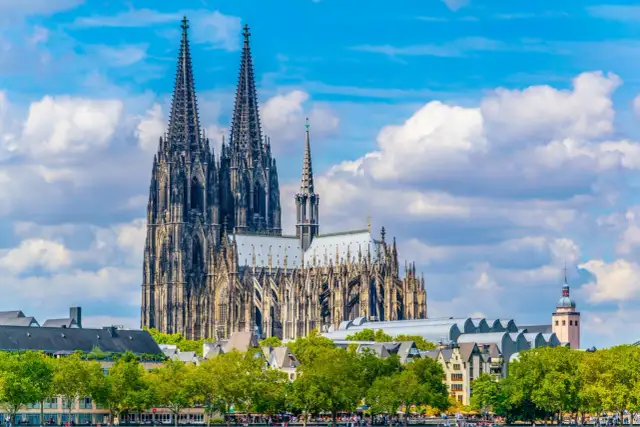 Köln Attraktionen: Top-Sehenswürdigkeiten & Geheimtipps für Ihre Reise