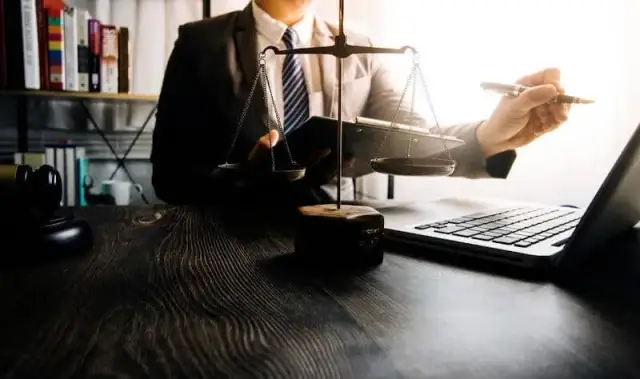 Czym różni się radca prawny od doradcy prawnego? Kluczowe różnice