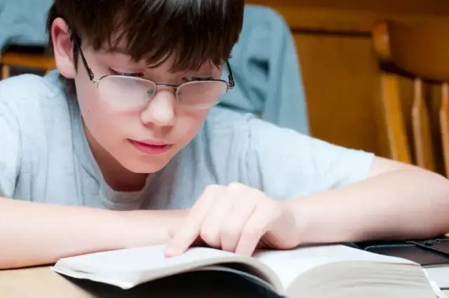 Co daje orzeczenie o dysleksji? Prawa, korzyści i wsparcie dla uczniów
