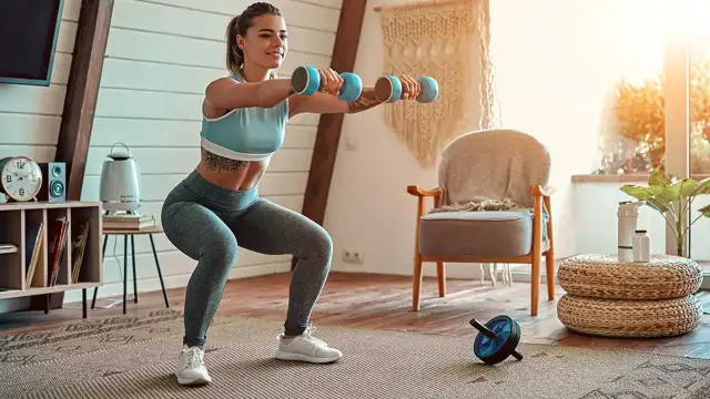 Cómo hacer gimnasia en casa y mantenerte activo sin equipo
