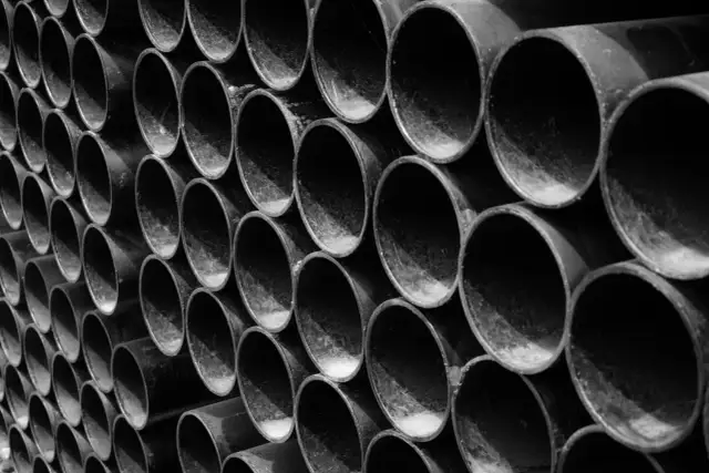 Rury aluminiowe – właściwości materiału i zastosowanie w przemyśle oraz budownictwie