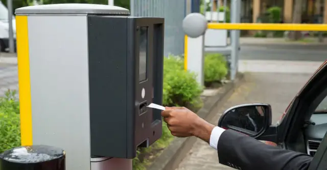 Jak prawidłowo księgować opłatę za przejazd autostradą w gofin