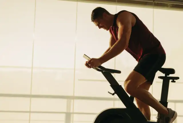 Rower stacjonarny jaki wybrać, aby uniknąć błędów i oszczędzić czas