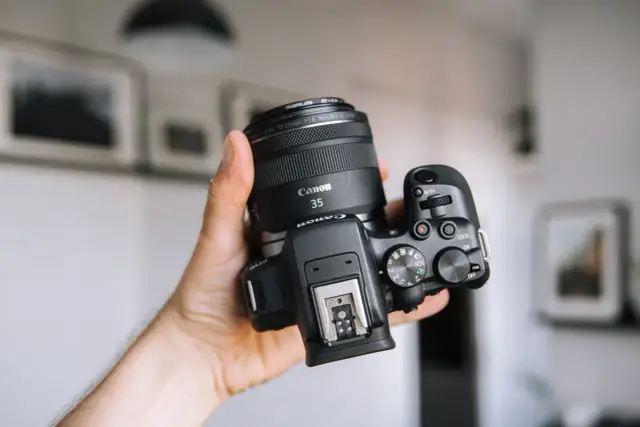Canon czy Sony? Wybierz idealny aparat bezlusterkowy dla siebie