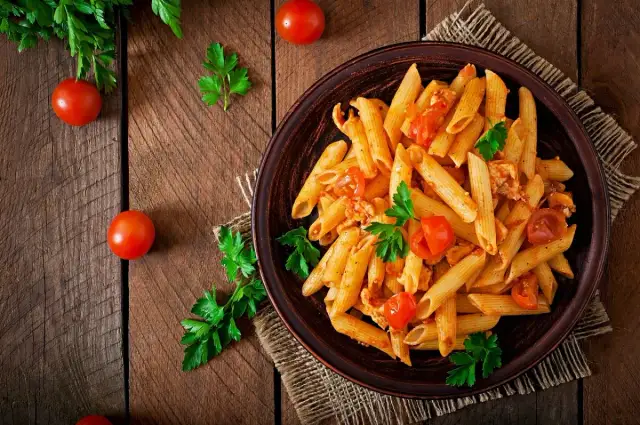 Ile gotować penne? Czas, al dente i 7 błędów, których unikaj