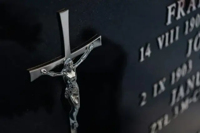 Jak sprawdzić datę pogrzebu w Lesznie i uniknąć nieporozumień