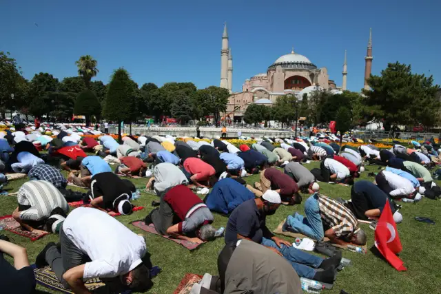 Ile dokładnie trwa modlitwa muzułmanów? Sprawdź czas i etapy salat