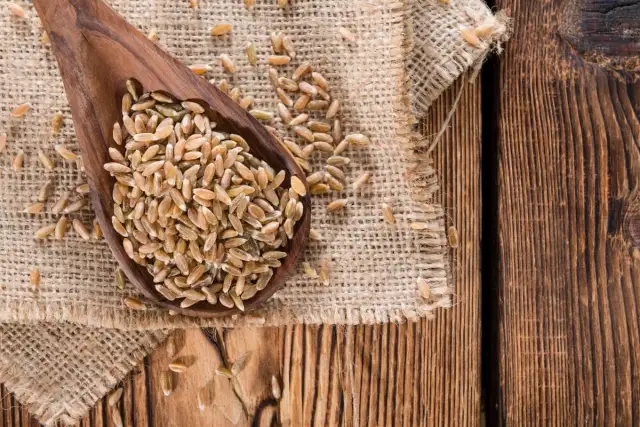 Mąka orkiszowa a gluten: czy jest bezpieczna? Odpowiadamy.