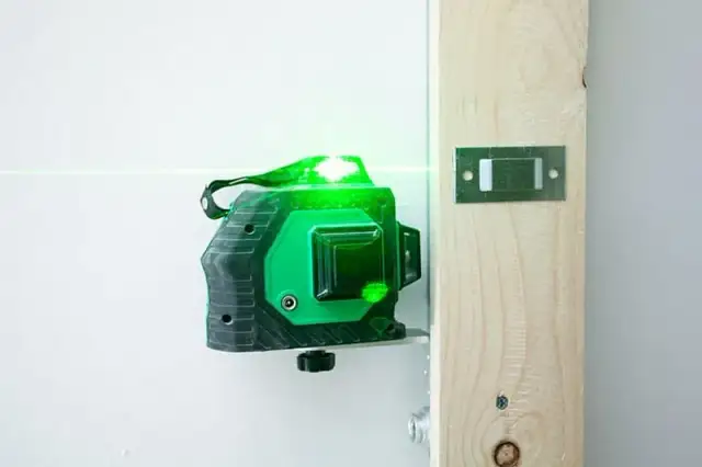 Ile kosztuje poziomica laserowa? Ceny, które mogą Cię zaskoczyć
