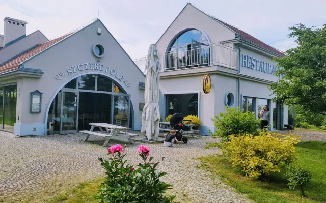 Gdzie zjeść w Sobótce? Odkryj najlepsze lokale gastronomiczne
