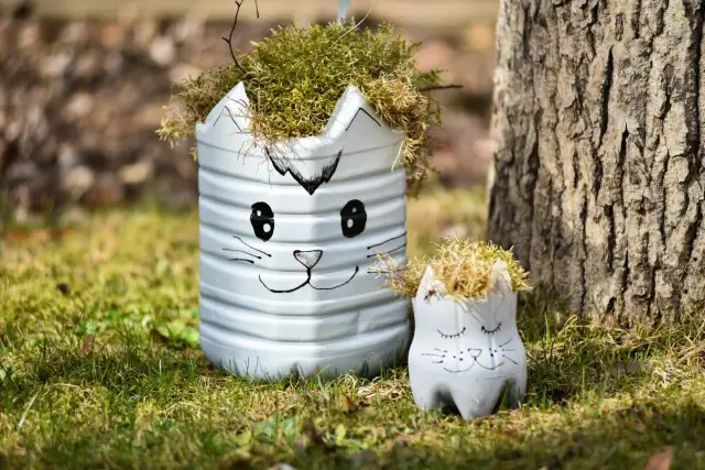 Ogród DIY: Stwórz unikalne dekoracje z recyklingu i naturalnych materiałów