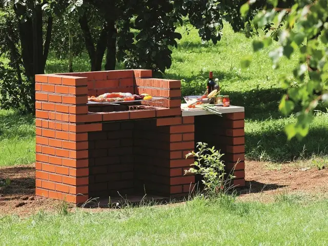 Jak zrobić grill z cegieł - krok po kroku do idealnego grilla w ogrodzie