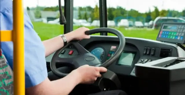 Ile wynosi emerytura kierowcy autobusu? Kluczowe informacje i przykłady.