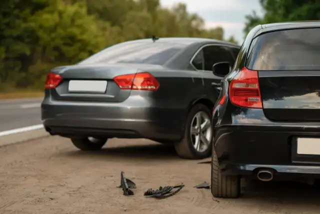 Naprawa bezgotówkowa na kogo faktura i jak uniknąć problemów z VAT