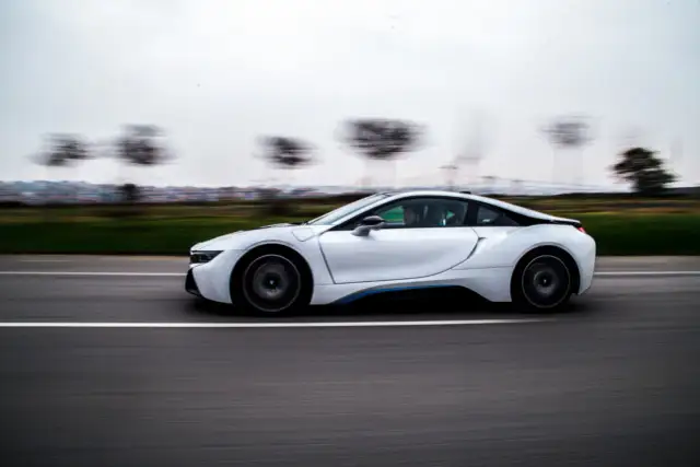 Ile kosztuje McLaren? Przewodnik po cenach modeli superaut