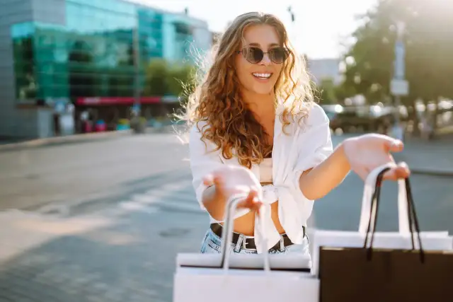Trendy na wiosnę 2025 - Co będziemy nosić w nadchodzącym sezonie?