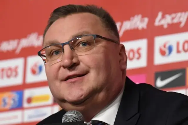 Ile zarabia trener reprezentacji Polski w piłce nożnej? Zaskakujące stawki!