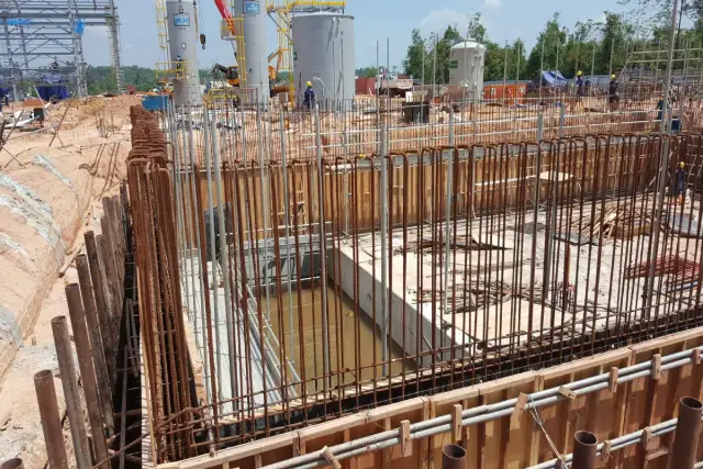 Ile kosztuje fundament pod pomnik? Sprawdź ceny i opcje budowy