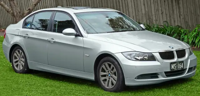 BMW E90 – szczegółowe informacje, historia, silniki i innowacje.