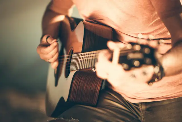Gitara z drugiej ręki: Jak znaleźć skarb, a nie kłopot? Poradnik kupującego