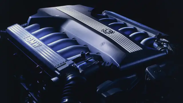 BMW z silnikiem V12: odkryj historię, modele i ich przyszłość