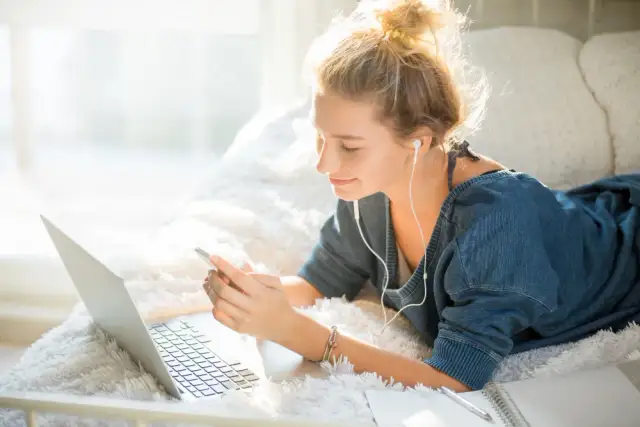 Odkrywanie muzyki cyfrowo: streaming, playlisty i aplikacje dla każdego gustu