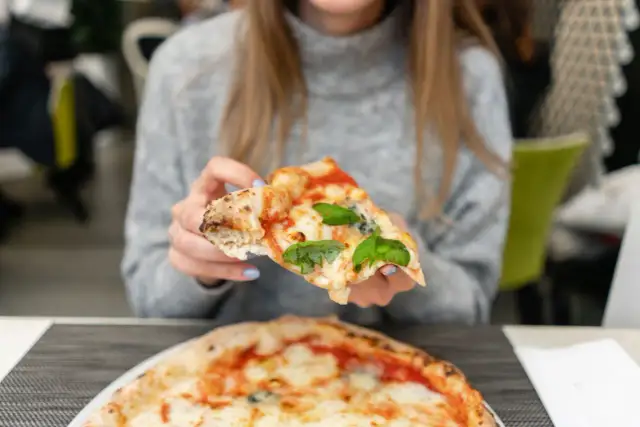 Czy cukrzyk może jeść pizzę? Sprawdź, jak to zrobić bez ryzyka