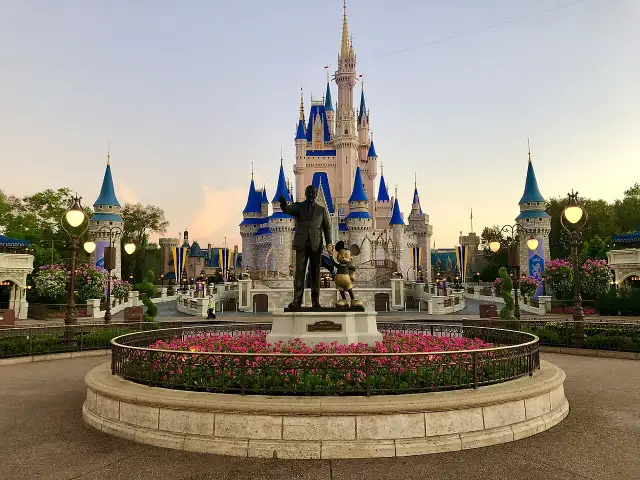 Gdzie powstał pierwszy Disneyland? Odkryj jego nieznane tajemnice