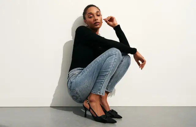 Stylizacje mom fit: jak stworzyć modne i uniwersalne outfity