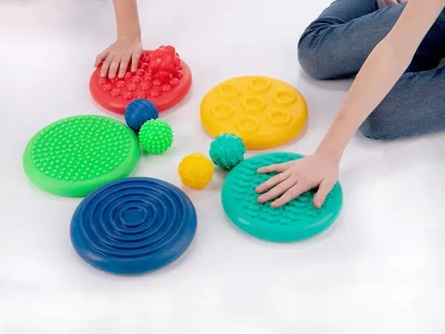 Zabawki sensoryczne: Jak wspierają rozwój dziecka i terapię?