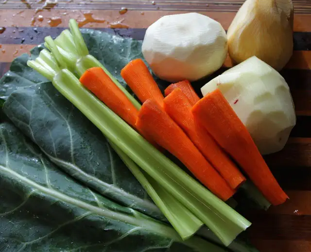 Ile kcal ma zupa jarzynowa z ziemniakami? Sprawdź, co zyskasz!