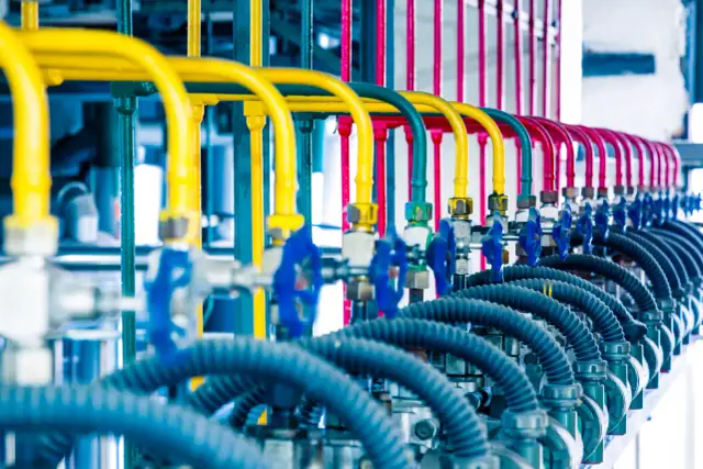 Pompy śrubowe w przemyśle petrochemicznym - gdzie znajdują zastosowanie?