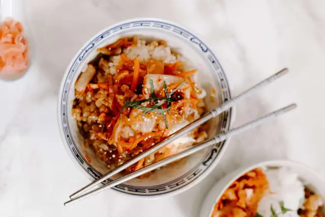 W czym kisić kimchi? Odkryj sekrety idealnej fermentacji