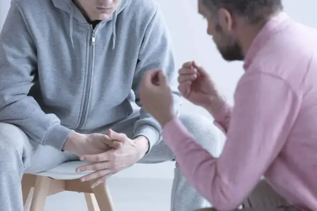 Jak rozmawiać z osobą uzależnioną od narkotyków, by nie zaszkodzić?