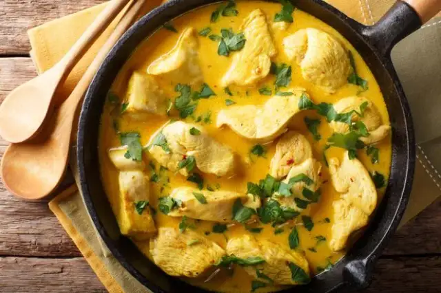 Jak zrobić kurczaka curry - prosty przepis na pyszny obiad