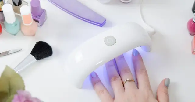 Jak używać urządzenia do manicure i pedicure? Zrób to bezbłędnie!