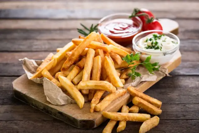 Co pasuje do frytek? Najlepsze sosy i dodatki, które zaskoczą smak