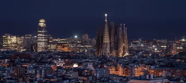 Sagrada Familia jaki styl: Odkryj niezwykłe połączenie gotyku i secesji