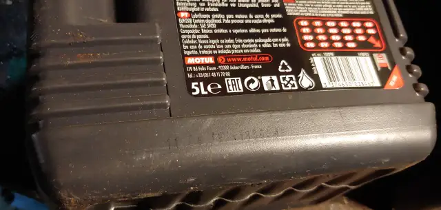 Motul 10W40 5L: Jak rozpoznać oryginał? Poradnik eksperta