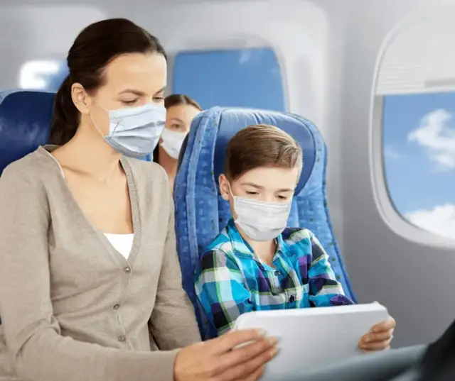 Czy na lotnisku trzeba mieć maseczkę? Sprawdź aktualne zasady i zalecenia