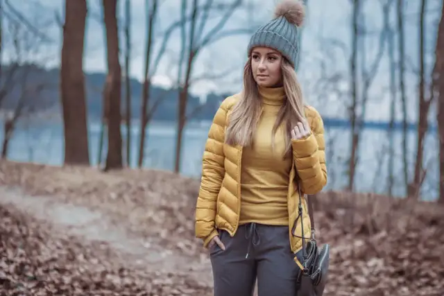 Jaki kolor czapki do bezowej kurtki? 5 idealnych połączeń