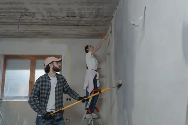 Jak zmierzyć ściany do malowania, aby uniknąć kosztownych błędów