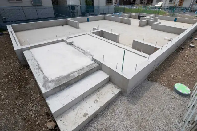 Ile waży dom? Od fundamentów po dach - pełna analiza